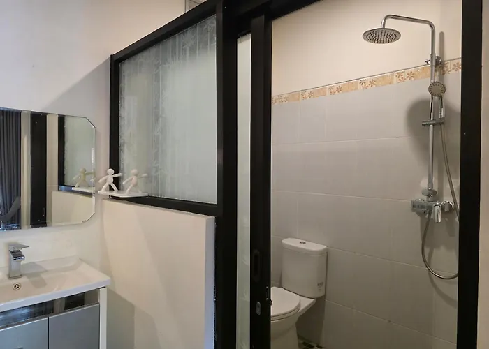Dahlia Moon
